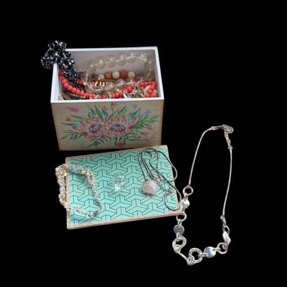 Jewelry Fun Box Please Read Below 👇 - Picture 1 of 11